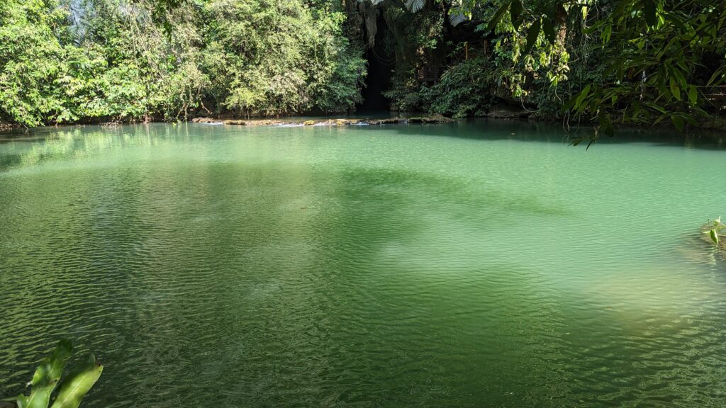 Large lake style rockpool lagoon at Thanbok Khoranee National Park